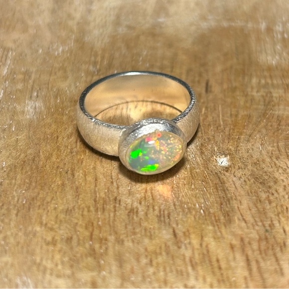 NWOT Natural Oval Shape Multi Fire Ethiopian Opal 925 Sterling Silver Ring - Picture 3 of 14